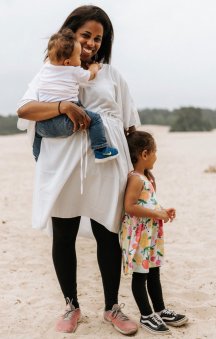 Raymonde Mayland met kinderen