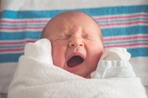 baby vroeg wakker
